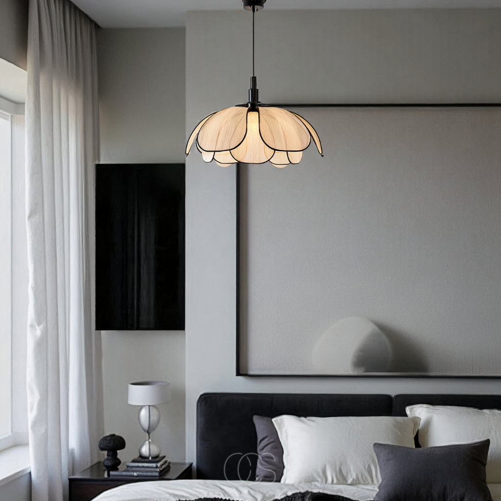 Bronp - Blomsterformet Rattan Pendellampe med Sorte Accenter