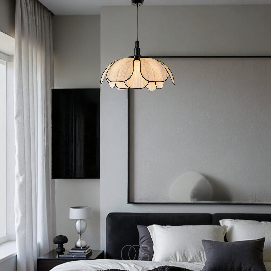 Bronp - Blomsterformet Rattan Pendellampe med Sorte Accenter